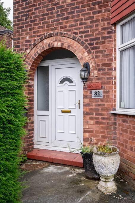 Windsor House 3 Bedrooms Sleeps 8 Manchester Exteriör bild