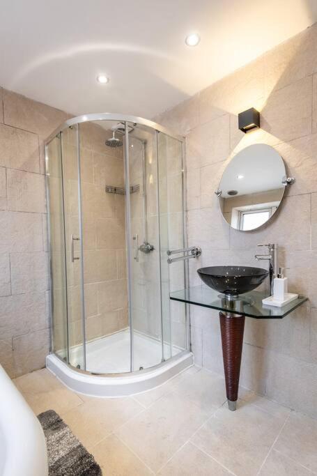 Windsor House 3 Bedrooms Sleeps 8 Manchester Exteriör bild