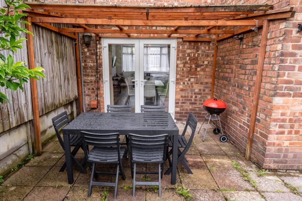 Windsor House 3 Bedrooms Sleeps 8 Manchester Exteriör bild
