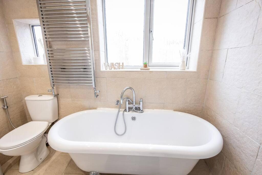 Windsor House 3 Bedrooms Sleeps 8 Manchester Exteriör bild