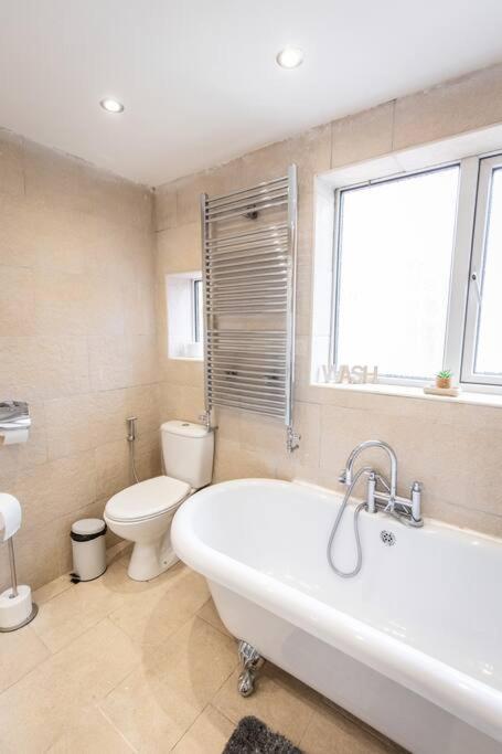 Windsor House 3 Bedrooms Sleeps 8 Manchester Exteriör bild