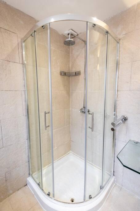 Windsor House 3 Bedrooms Sleeps 8 Manchester Exteriör bild