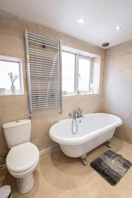 Windsor House 3 Bedrooms Sleeps 8 Manchester Exteriör bild