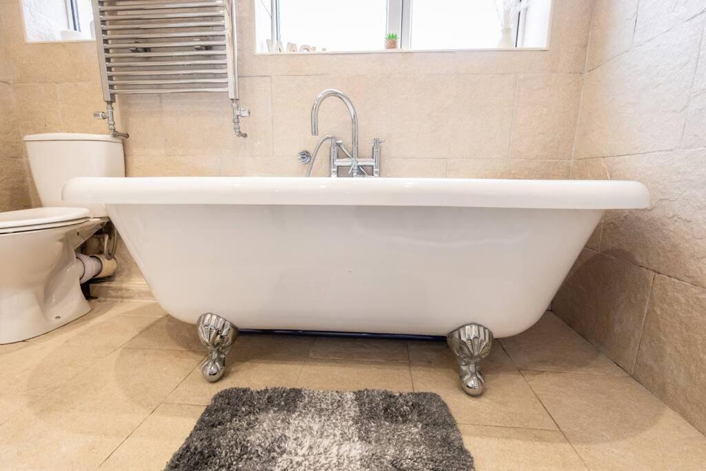 Windsor House 3 Bedrooms Sleeps 8 Manchester Exteriör bild