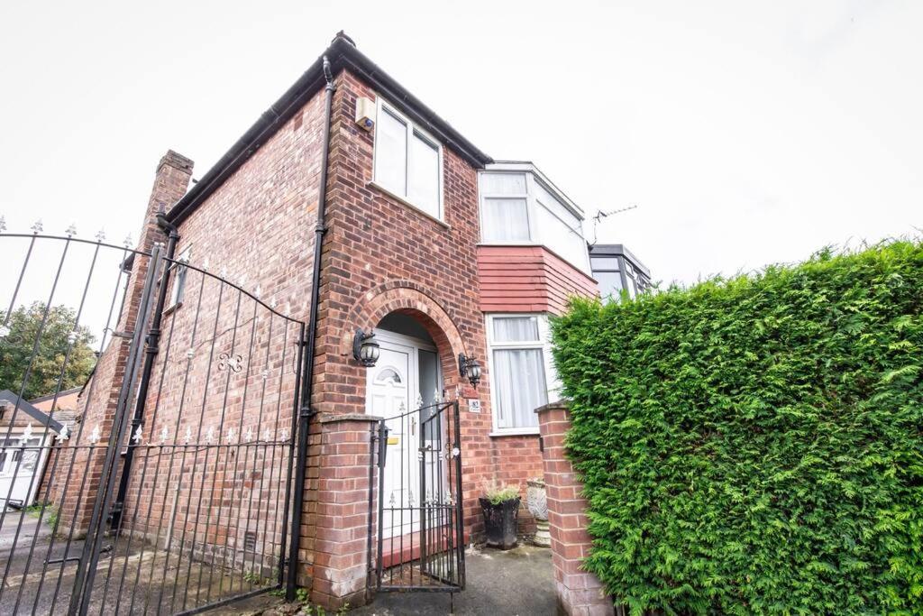 Windsor House 3 Bedrooms Sleeps 8 Manchester Exteriör bild